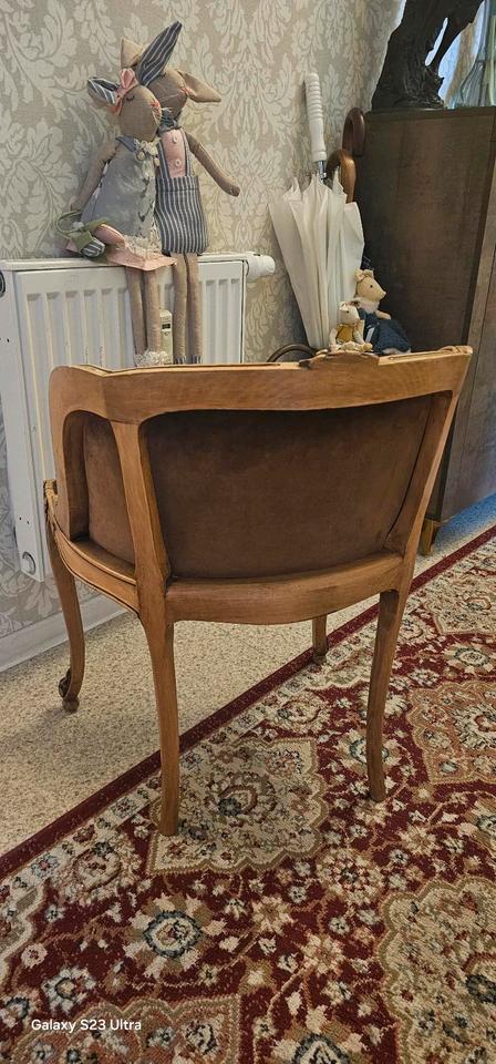 Antiker Mini-Hocker/kleiner Sessel im Rokoko-Stil in Siegburg