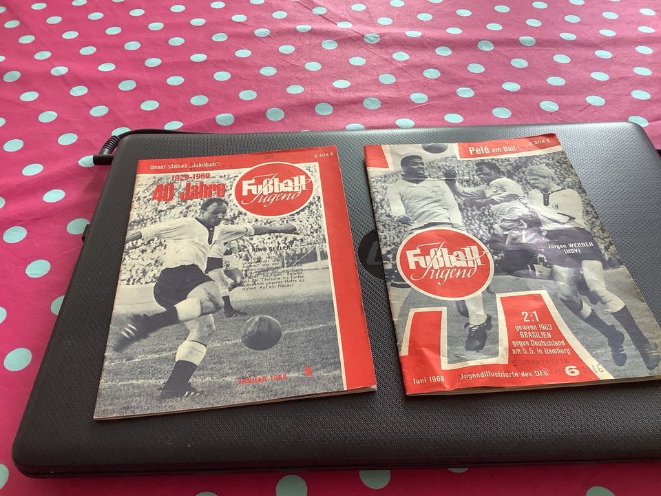 Fußball Hefte , Fußball Jugend, zwei Stück 1/1969 und 6/1968 in Vogt