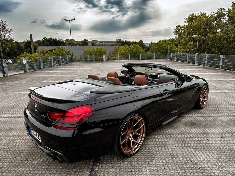 BMW M6 Cabrio F12 Competition Akrapovic Keramik Individual B&O HUD M Drivers Package H&R 21 Zoll Schmiedefelgen Rubinschwarz Metallic Individual M2 M3 M4 M5 in Hagen