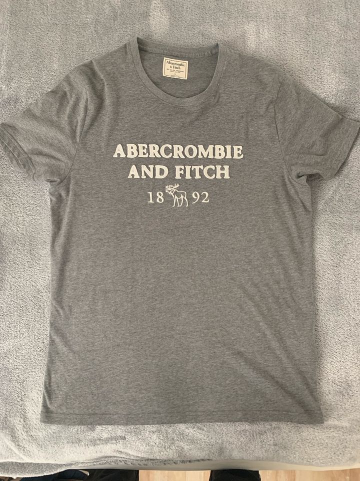 Abercrombie T Shirt grau Größe L in Schwarzenfeld