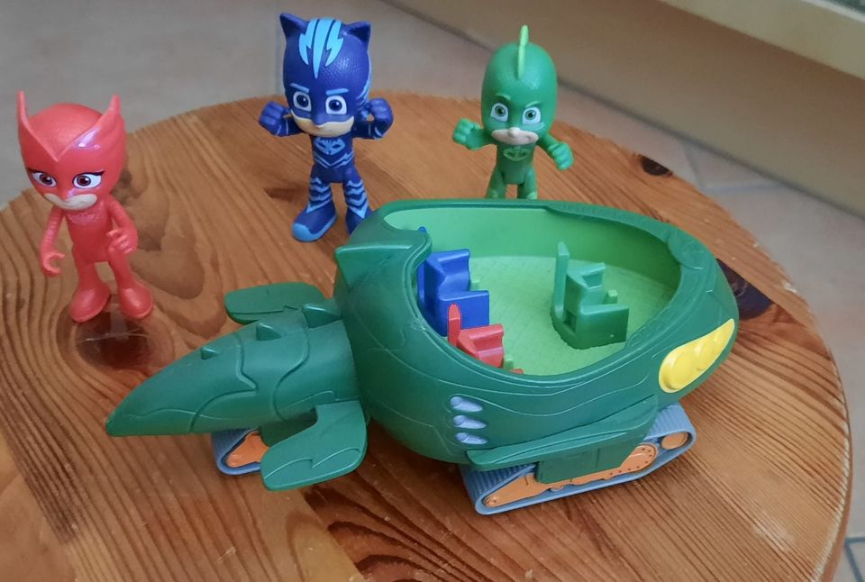 PJ Masks Auto und drei Figuren in Weissach im Tal