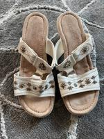Sandalen, NEU, cremefarben Hessen - Altenstadt Vorschau