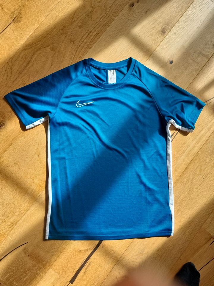 Nike Dri-Fit T-Shirt Trikot petrol blau 158-170 Jungen in Rösrath