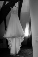 Elfenbeinfarbenes Brautkleid aus Spitze mit langem Schleier Bayern - Aiglsbach Vorschau