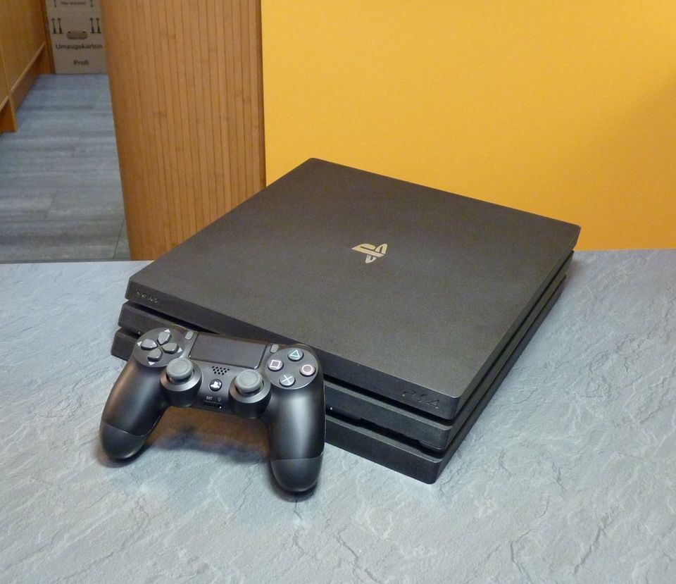 Sony PlayStation 4 Pro - 1 TB - PS4 Pro - CUH-7216B - Neuwertig ! in Berlin