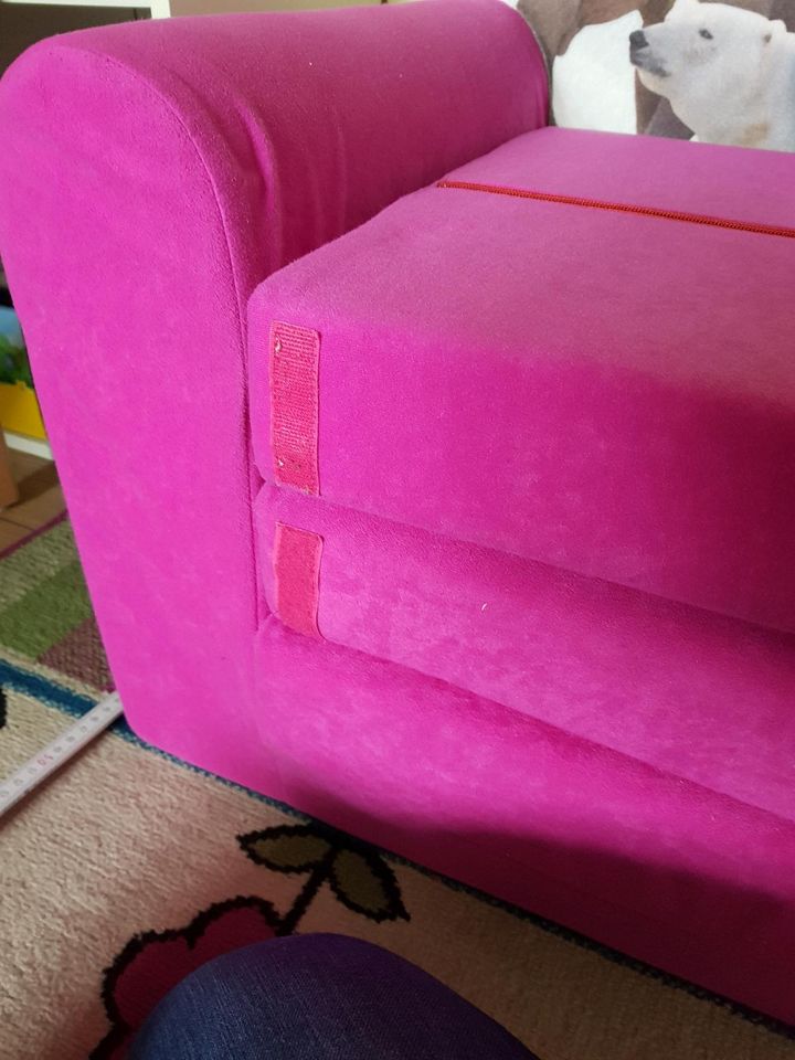 Kindersofa ausklappbar pink - Schlafsofa - mit 2 Kissen in Ebensfeld
