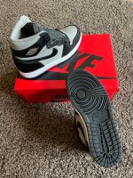 Nike Air Jordan 1 Retro High OG Twist 2.0, Schwarz Grau, 39 8 NEU Niedersachsen - Schüttorf Vorschau