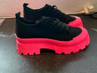 Plateau Sneaker schwarz pinke Sohle Gr. 38 Bayern - Uffing Vorschau