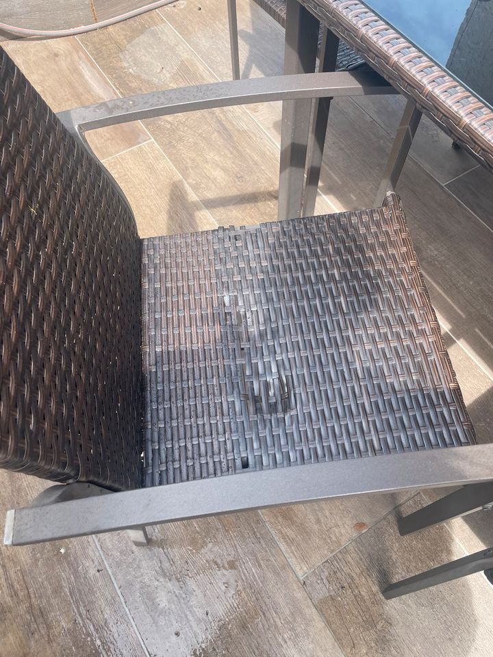 Outdoor Tisch mit Stühlen in Hohenschäftlarn