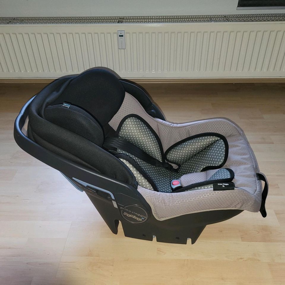 Babyschale Kindersitz PegPerego in Oberursel (Taunus)