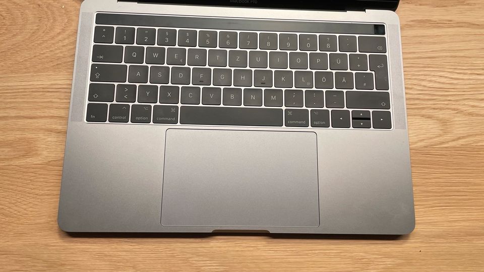 Apple MacBook Pro 2017 | 13.3" | Touch Bar *Neuer Akku 2020* in Chemnitz