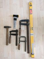 Werkzeug: Schraubzwingen, Hammer, Wasserwaage, 6Kant Set Frankfurt am Main - Westend Vorschau