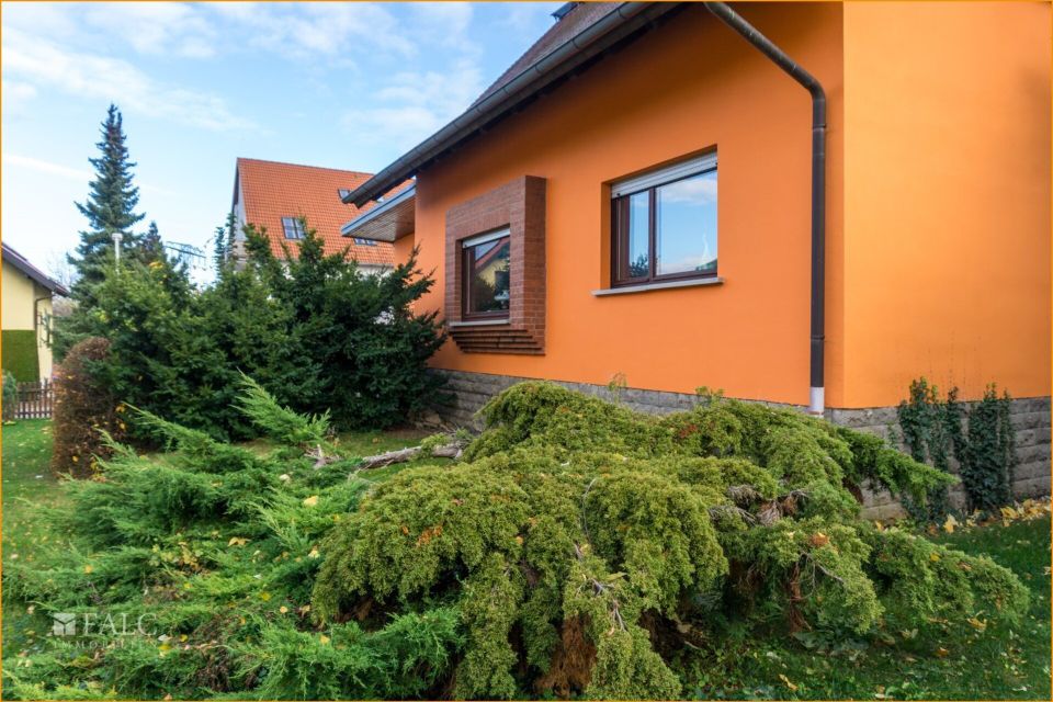 Hingucker direkt am Stadtrand: Gepflegtes, geräumiges  Einfamilienhaus  sucht neue Eigentümer in Erfurt