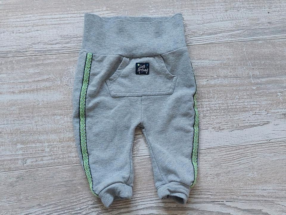 Baby-Hosen mit breitem Bund von s.Oliver/ Neugeborene/ Gr. 50/56 in Teistungen