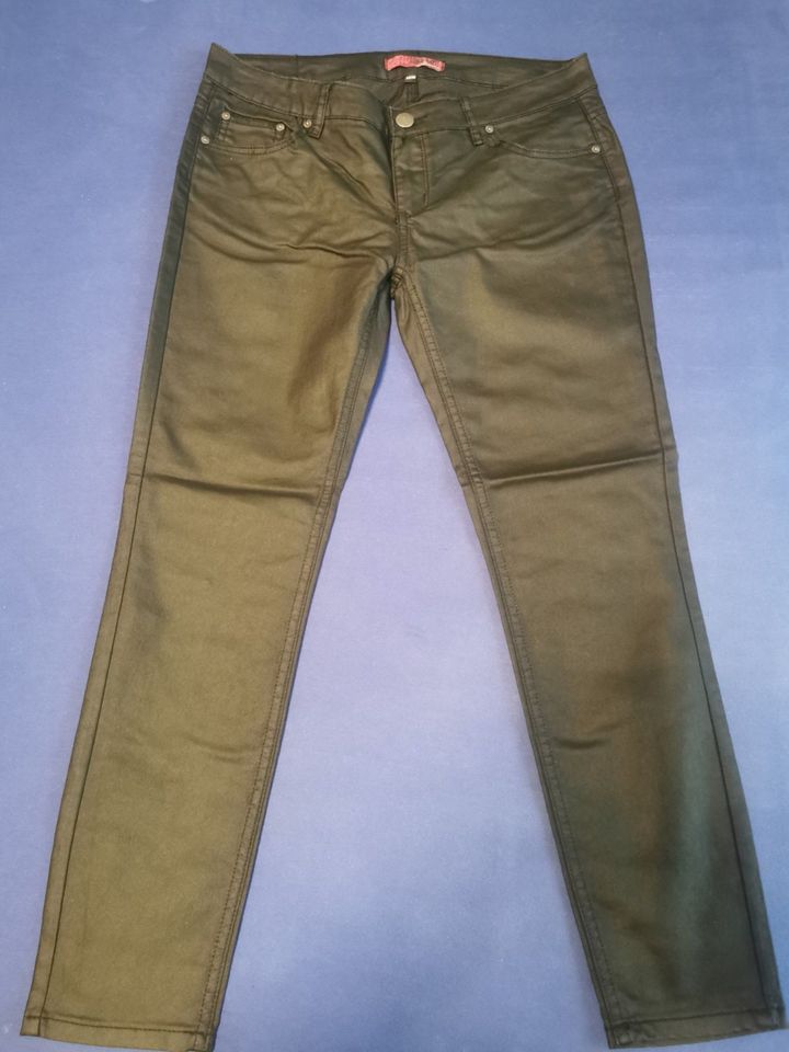 Jeans Forever/Blind Date/Bella Ragazza u.a. Gr. M/L und W32 L30 in Solms