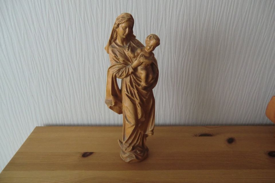 Madonna mit Jesuskind aus Holz in Remseck am Neckar