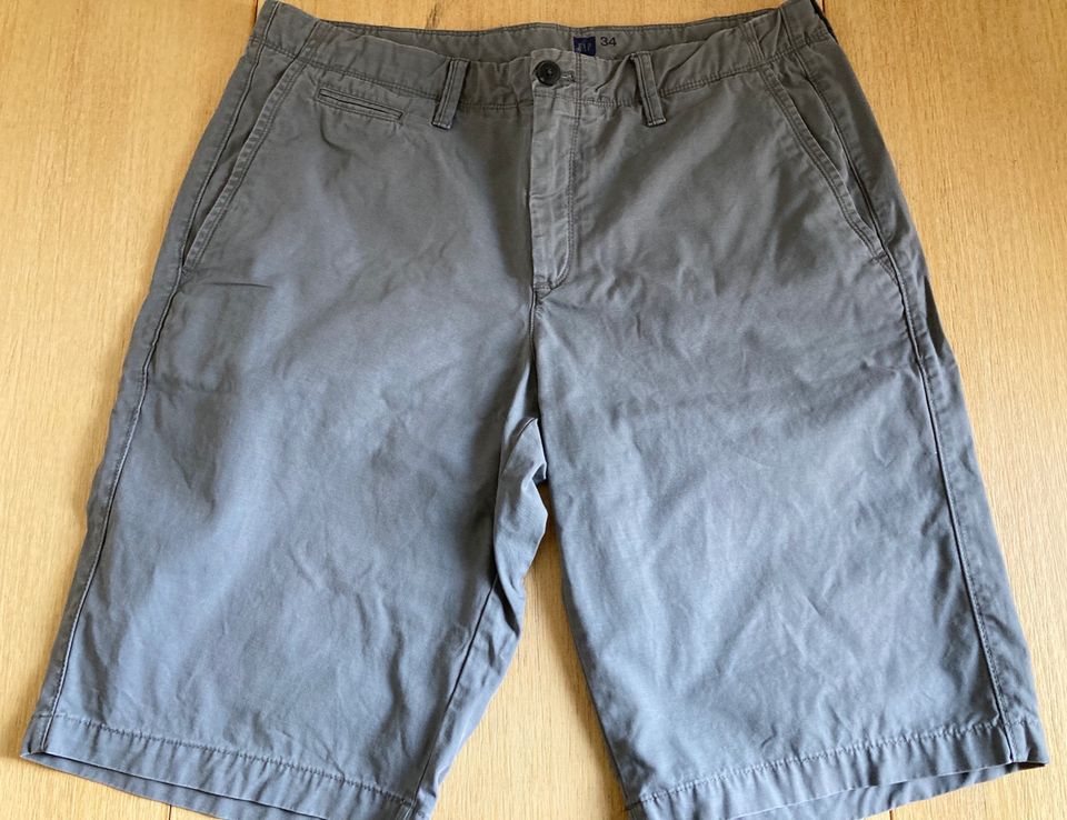 GAP Herren Bermuda Short grau Gr. W34 in Rückersdorf