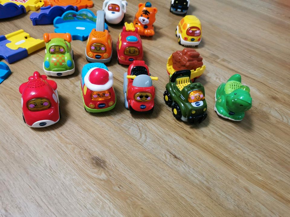 Tut tut Baby Flitzer Parkgarage mit 11 Fahrzeugen / Tieren in Düsseldorf