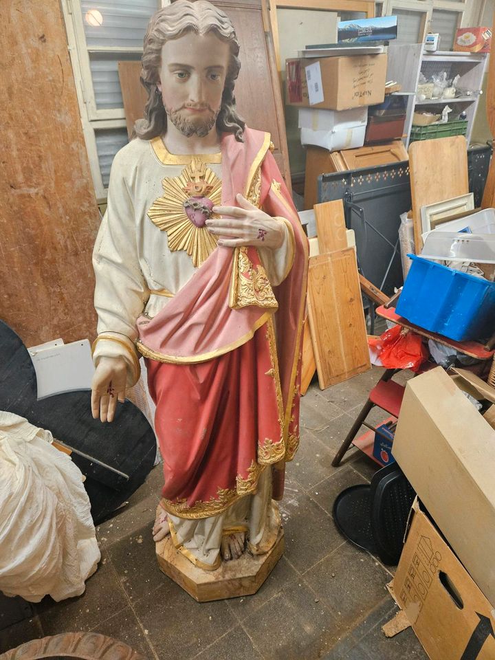 Grosse Jesusfigur in Balingen