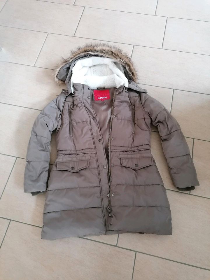 Winterjacke Manguun Größe 42 in Hohnhorst