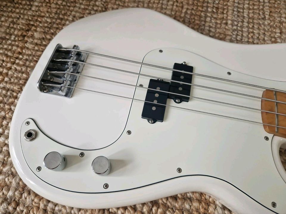 Fender Precision Bass Mexico Weiss + Tasche Bass in Frankfurt am Main