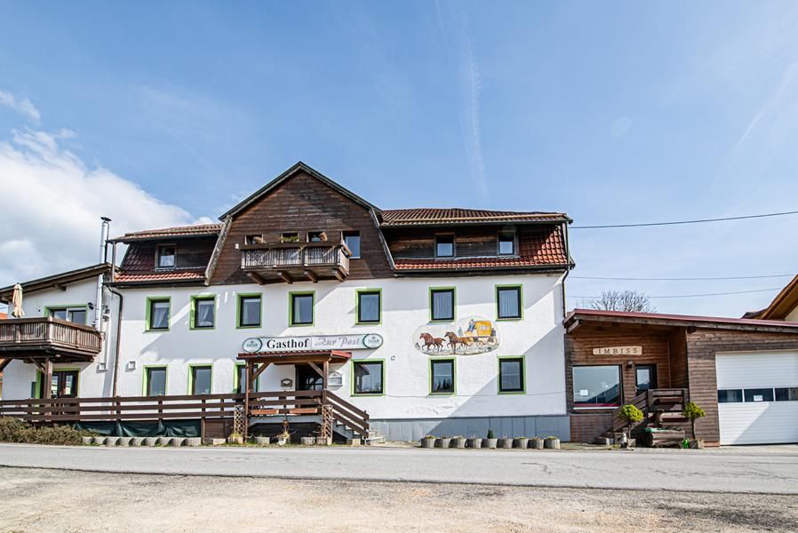 Vielseitiges Wohn- und Geschäftshaus mit Gastronomie und Verkaufsladen in Lohberg
