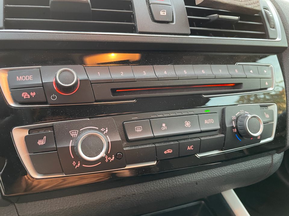 BMW F21 116i NAVI+Sihzg+PDC+TÜV/Service NEU in Bamberg