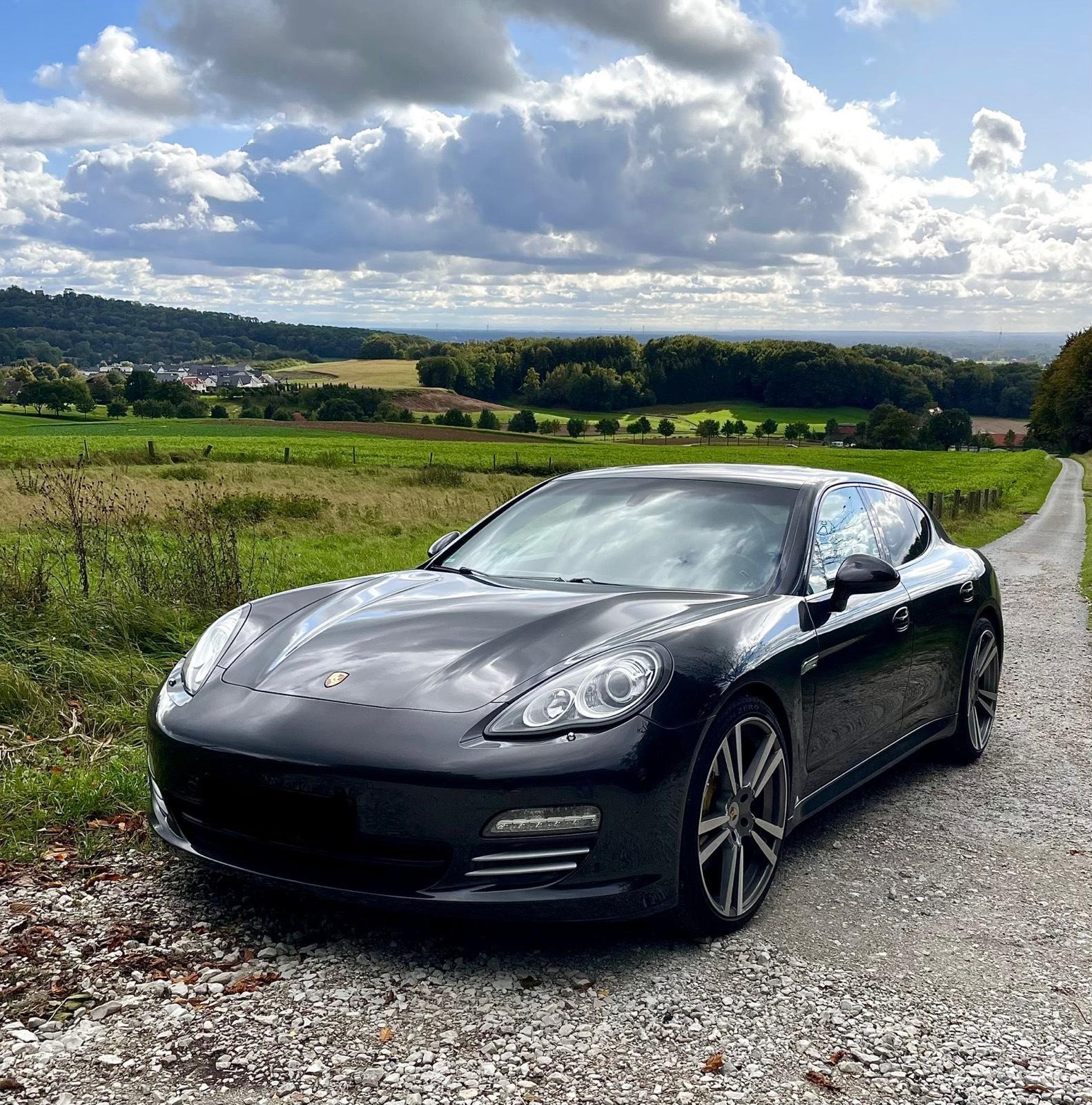 Abbildung des Autos Porsche Panamera 4 970 3…