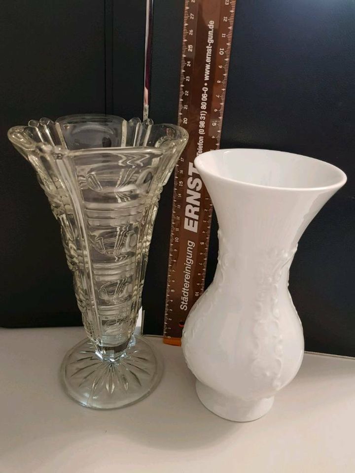 2 Vasen weiß und klar in Allersberg