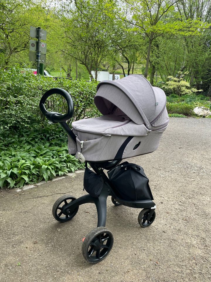 Kinderwagen STOKKE Xplory V6 mit viel Zubehör in Frankfurt am Main