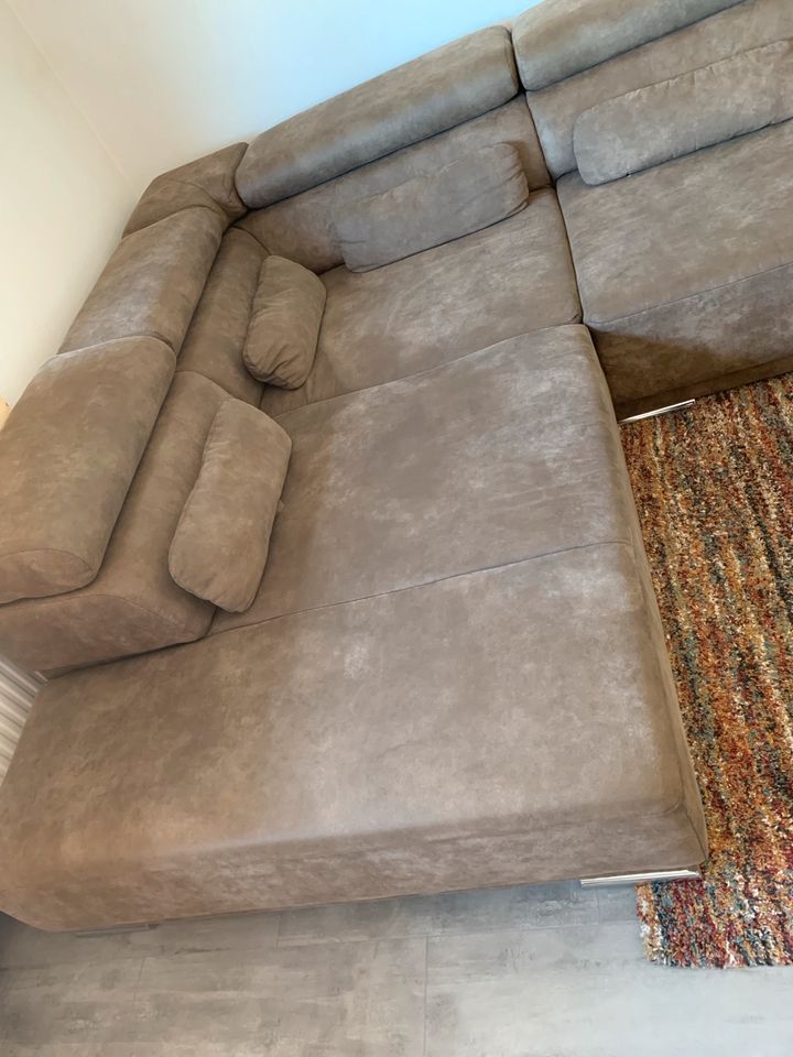 Couch in L Form in Illingen