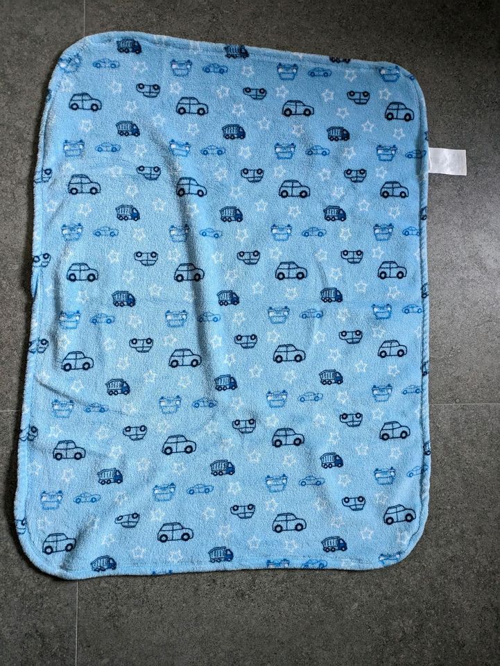 Flauschige Babydecke blau mit Fahrzeuge 90x70 cm in Kissing