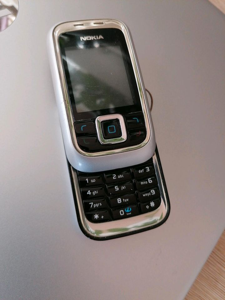 Nokia 6111 Kult Handy mit Tasten Pocket in Nürtingen