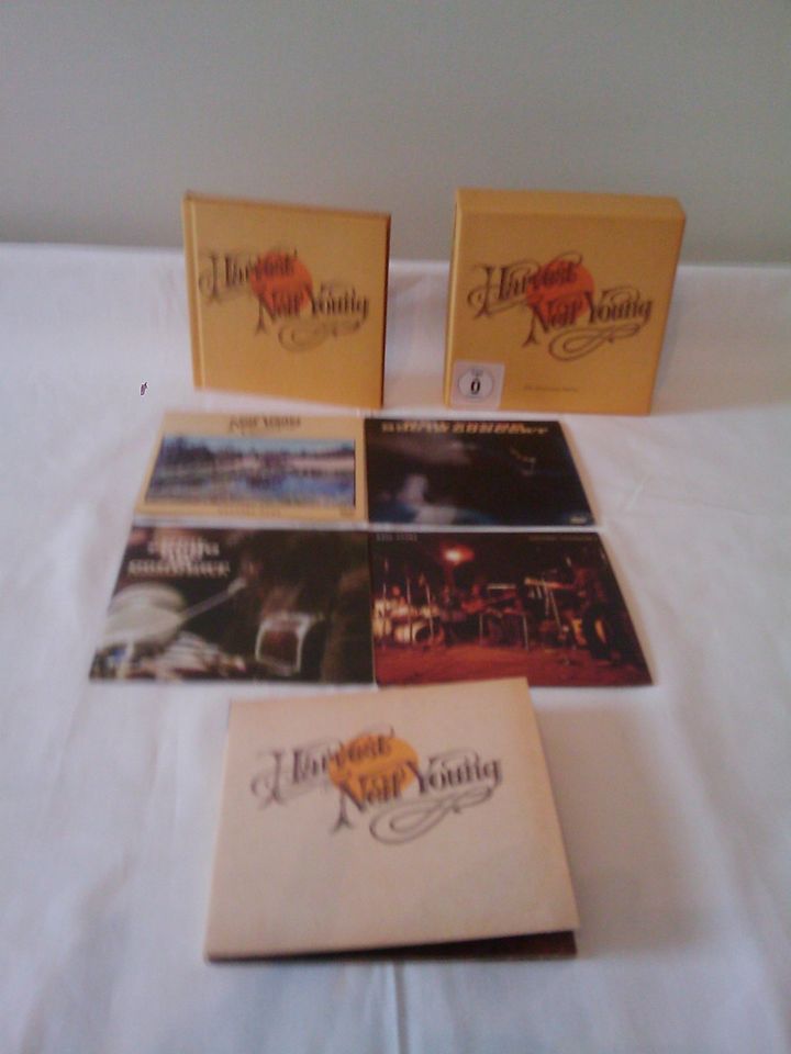 Neil Young „Harvest“ 50th Anniversary Edition mit 2 DVD + 3  CD in Gemünden a. Main