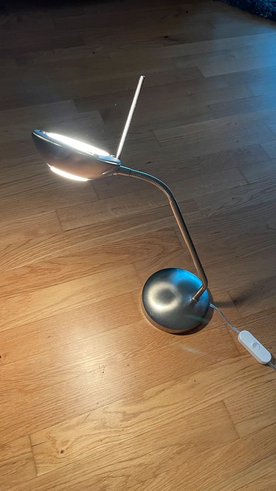 Verstellbare Lampe für Schreibtisch / Nachttisch in Heidelberg