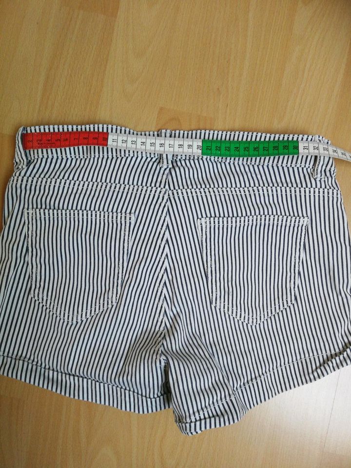 Shorts, kurze Hose maritimer Stil, Gr 34 / ca 170 in Hamburg