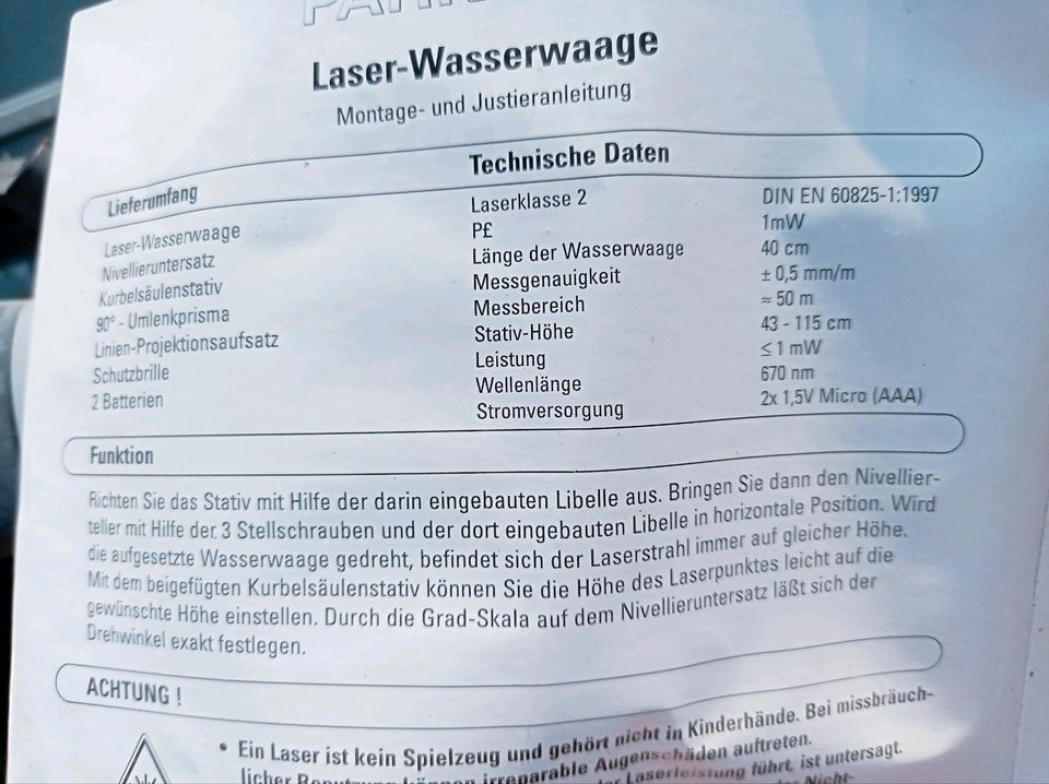 Laser-Wasserwaage mit Stativ in Osteel