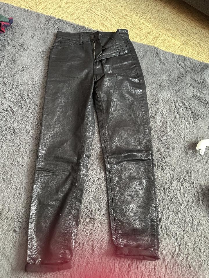Schöne Damen Jeans von Stradivarius Größe XS in schwarz in Saarbrücken