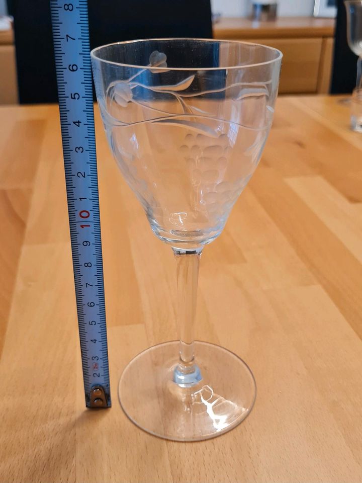 4 antike Weingläser Kristallglas geschliffen Retro Vintage in Bergisch Gladbach