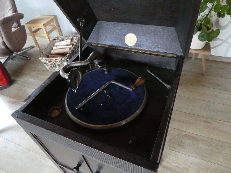 altes Grammophon mit origl. Ton-Möbel-Schrank in Lichtenfels