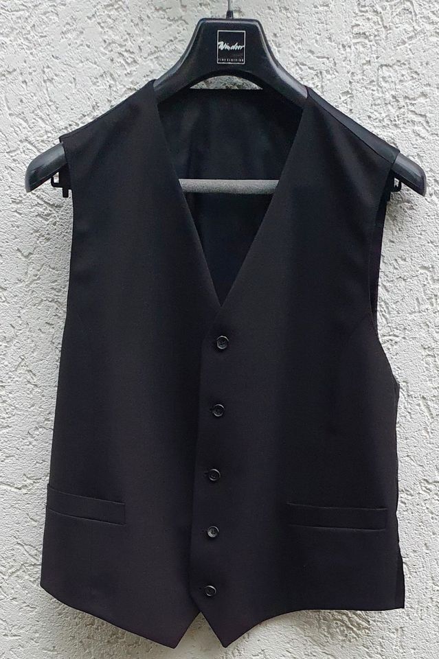 Windsor schwarzer Anzug mit Veste / Gr. 26 / wie neu / Schurwolle in München
