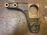 Mercedes Unimog U5000 Halter Hydraulikpumpe A9042360430 Träger Nordrhein-Westfalen - Overath Vorschau