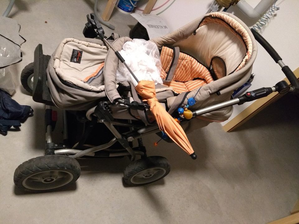 Kinderwagen in Oberschönegg