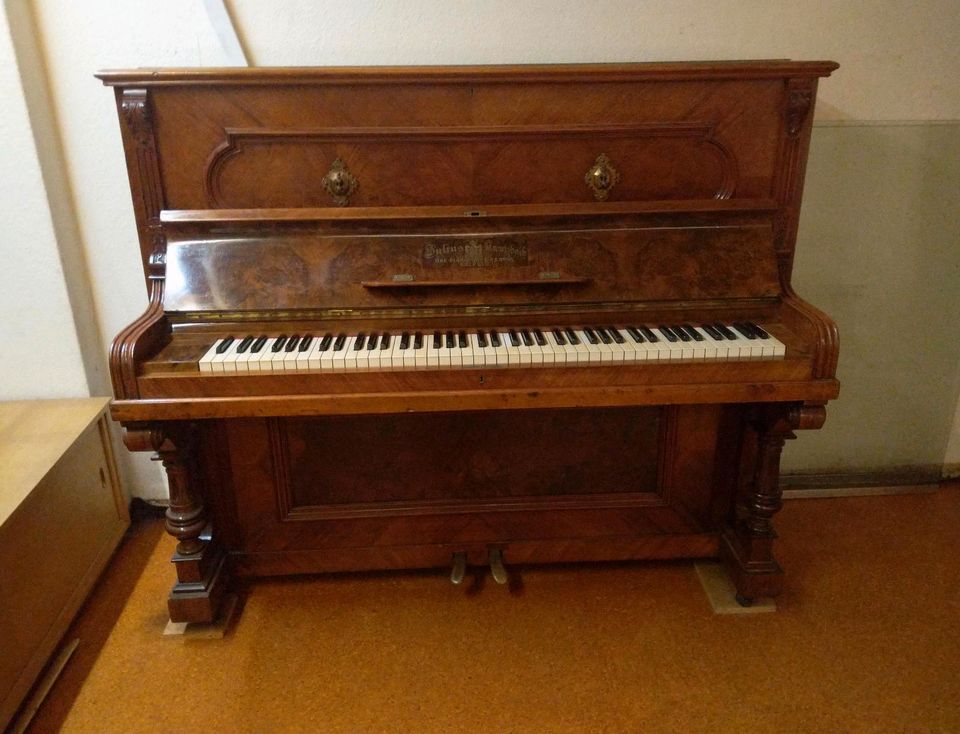 Klavier zu verkaufen in Solms