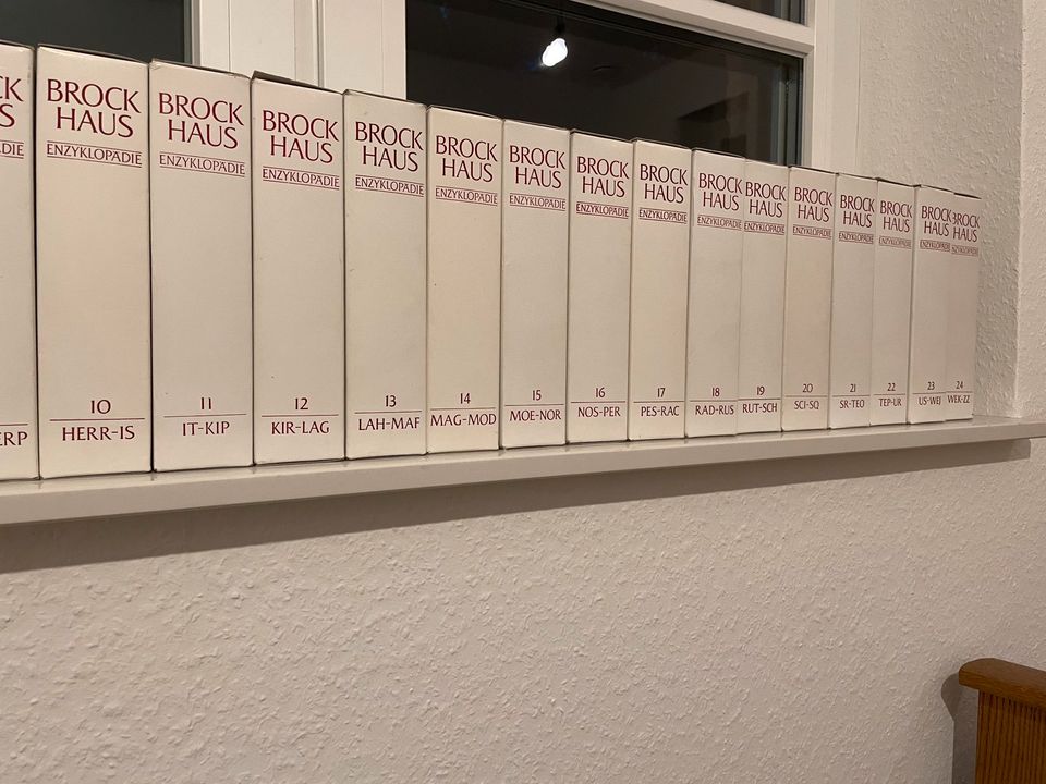 Brockhaus 24. Auflage 24+ 6 Bände in Damme