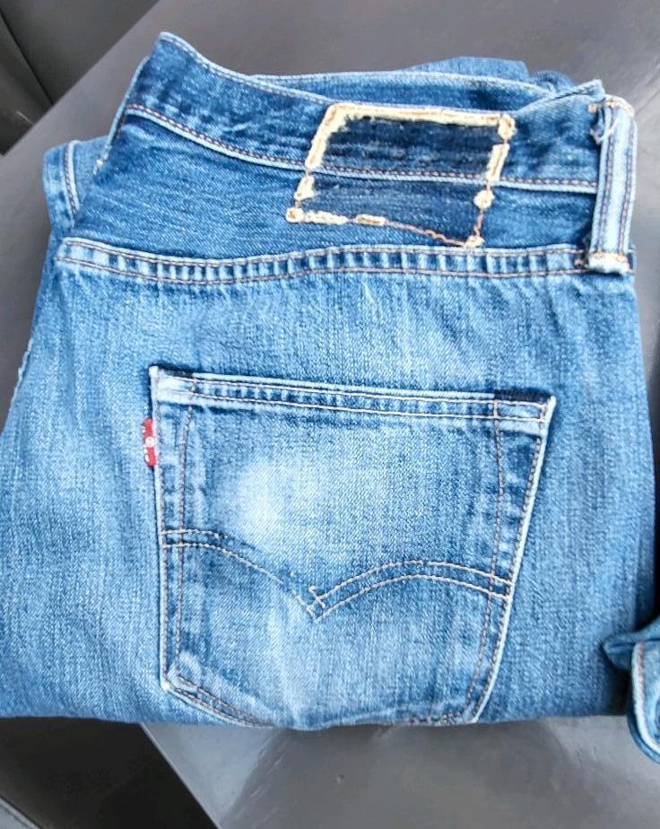 Levis Jeans 34/32 mit knopfleiste herren/damen in Moormerland