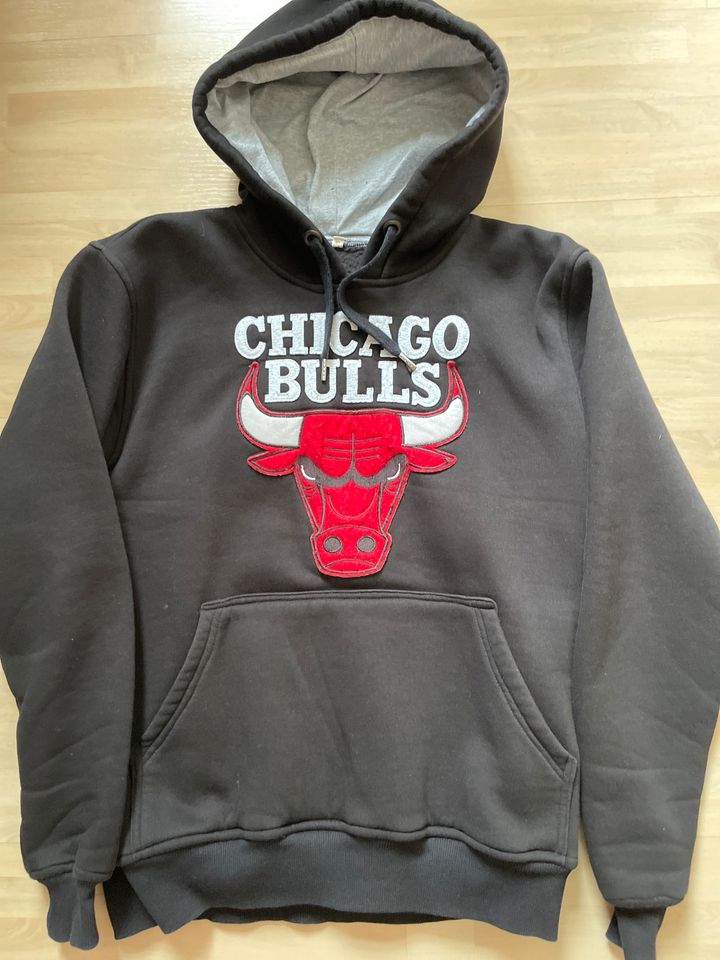 Jungen Kapuze Chicago Bulls Pulli Gr.164/170 in Wiesbaden