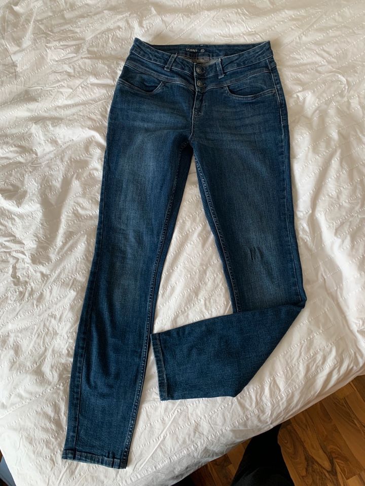 C&A blaue Jeans aus 1.Hand in Wermelskirchen