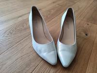 Peter Kaiser Pump/ Schuh/ Pfenninga, Hochzeit, samt weiß/silber, Bayern - Buchloe Vorschau