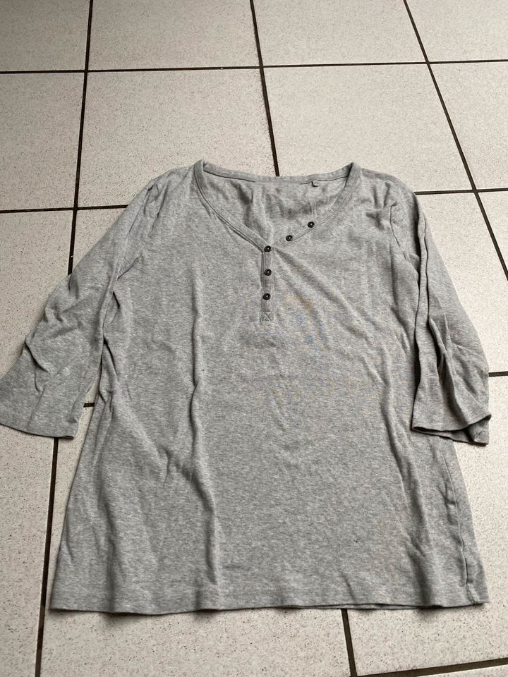 Basic T-Shirt mit Knöpfen in grau in Nordrhein-Westfalen - Bedburg | eBay  Kleinanzeigen ist jetzt Kleinanzeigen